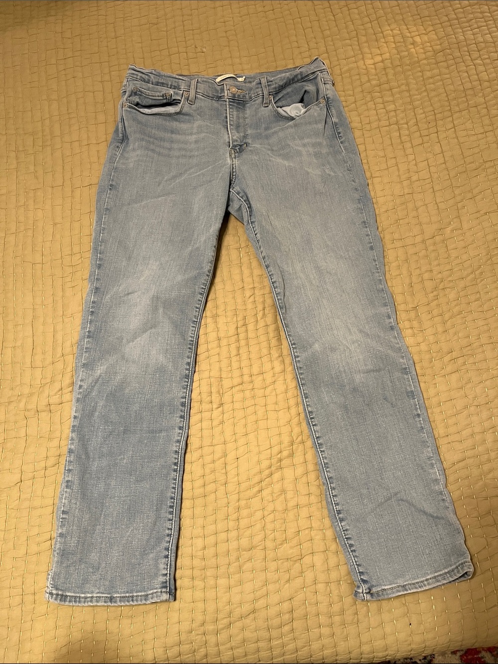 Women’s Levi’s straight leg